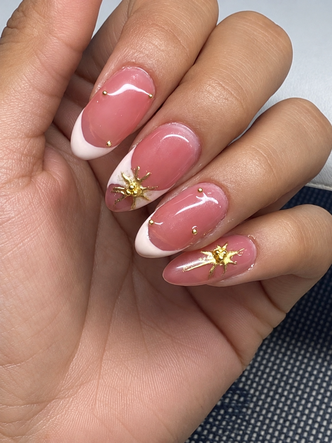 Uñas y Manicura en Amora Beauty Studio